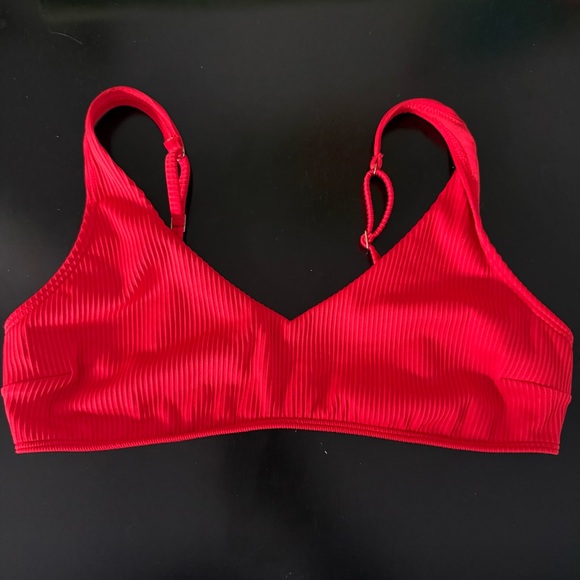 HOLLISTER - Red Ribbed Bikini Set - Picture 4 of 10